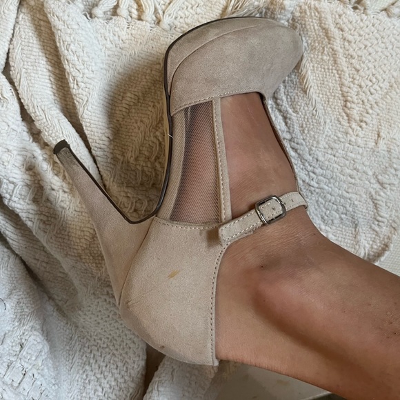 Size 7.5 suede heels - Picture 6 of 9